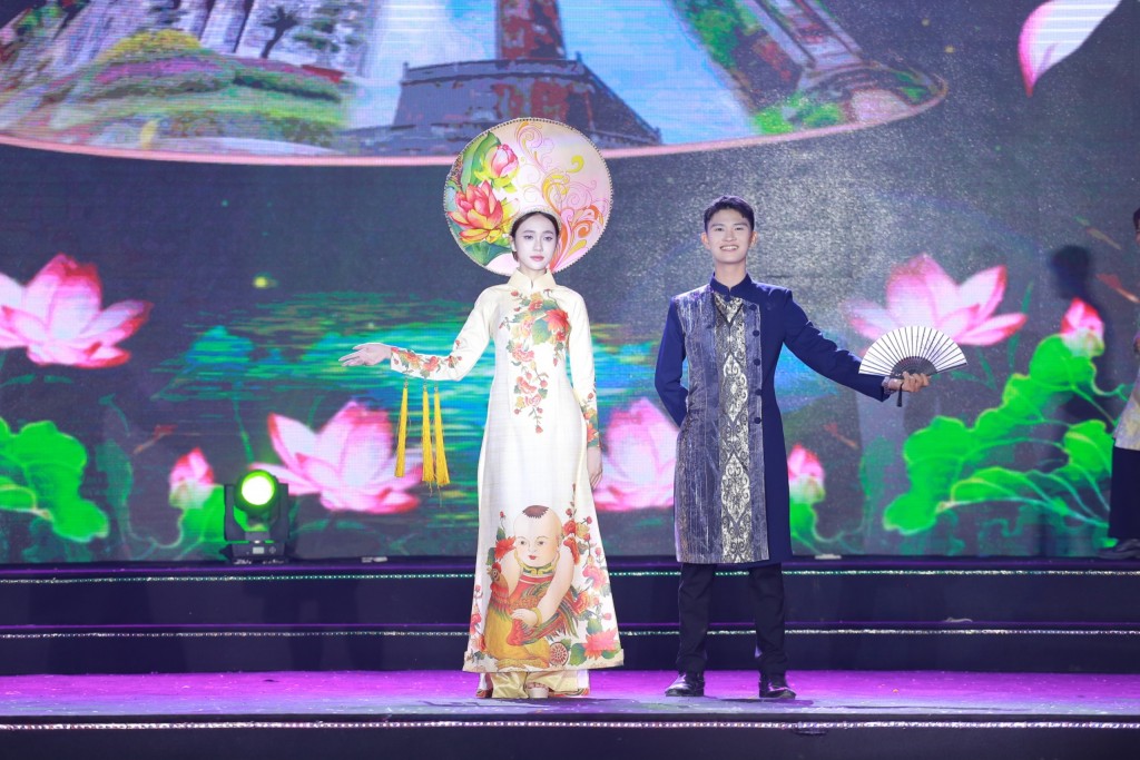 Màn trình diễn áo dài đã lan toả một nét đẹp văn hoá của Hà Nội và Việt Nam