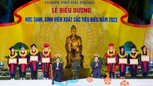 Hải Phòng trích 1,32 tỷ đồng biểu dương 132 học sinh, sinh viên