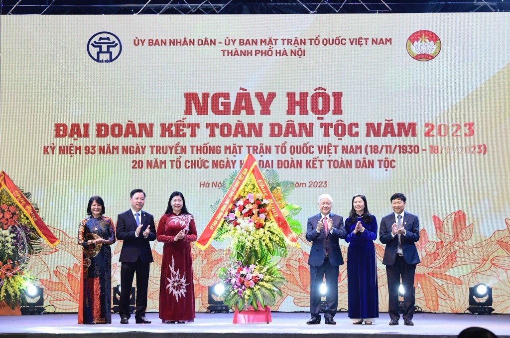 Kết nối thế hệ, đoàn kết Nhân dân