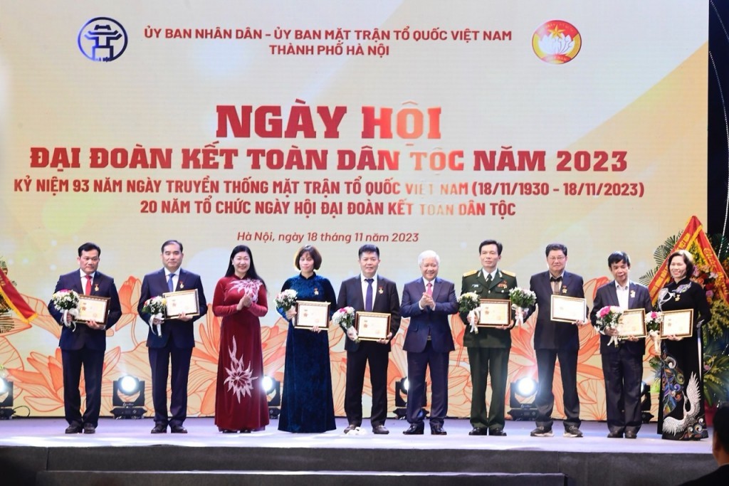 Kết nối thế hệ, đoàn kết Nhân dân