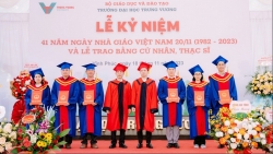 Đại học Trưng Vương trao bằng cử nhân cho 300 sinh viên