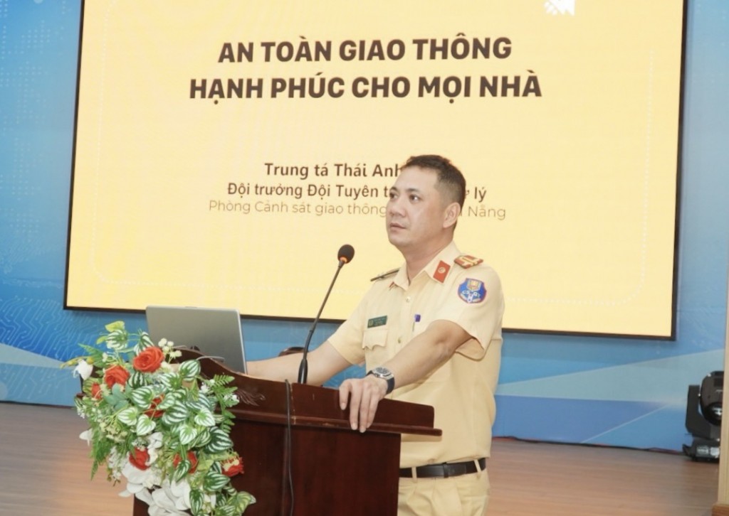 Trung tá Thái Anh Tuấn, Đội trưởng đội tuyên tuyền xử lý Phòng CSGT Công an thành phố Đà Nẵng (ảnh Đ.Minh)