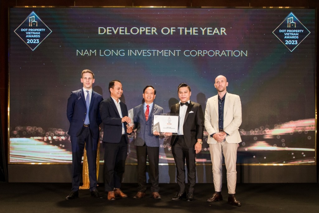 Ông Văn Viết Sơn - Giám đốc điều hành Nam Long Land nhận giải Nhà phát triển Bất động sản của năm (Developer of the year) 