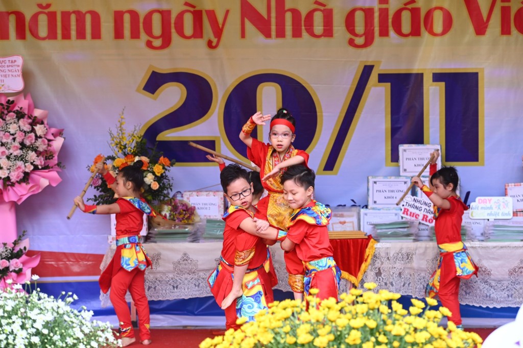 Trường Tiểu học Văn Yên kỷ niệm ngày Nhà giáo Việt Nam