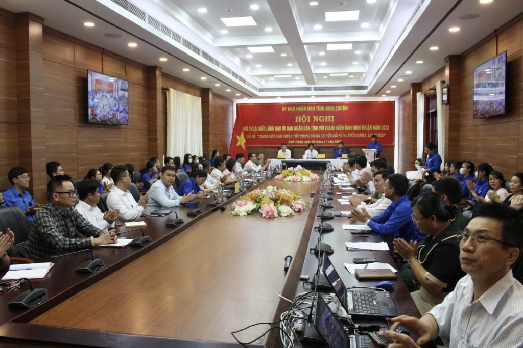 UBND tỉnh Ninh Thuận vừa tổ chức hội nghị đối thoại giữa lãnh đạo UBND tỉnh cùng với hơn 300 đoàn viên, thanh niên tham gia