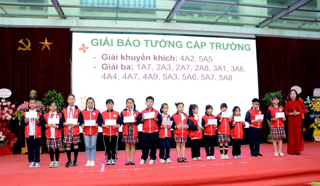 trao khen thưởng trao khen thưởng