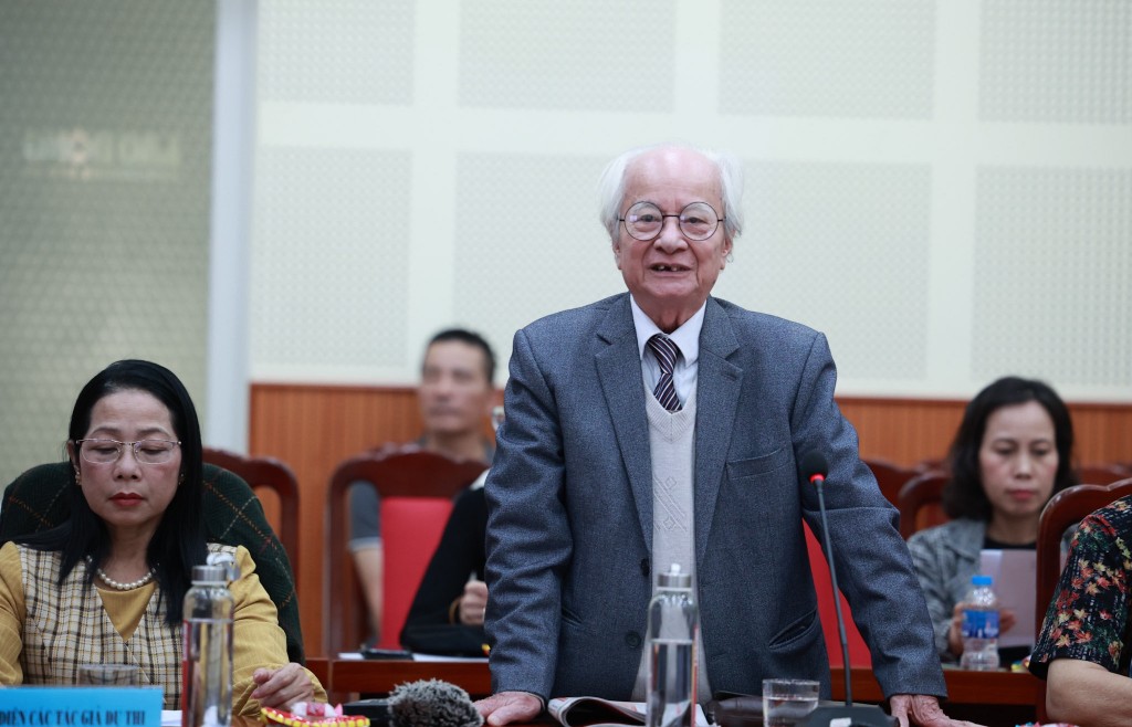 Nhà văn Đặng Huỳnh Thái chia sẻ ở buổi họp báo.