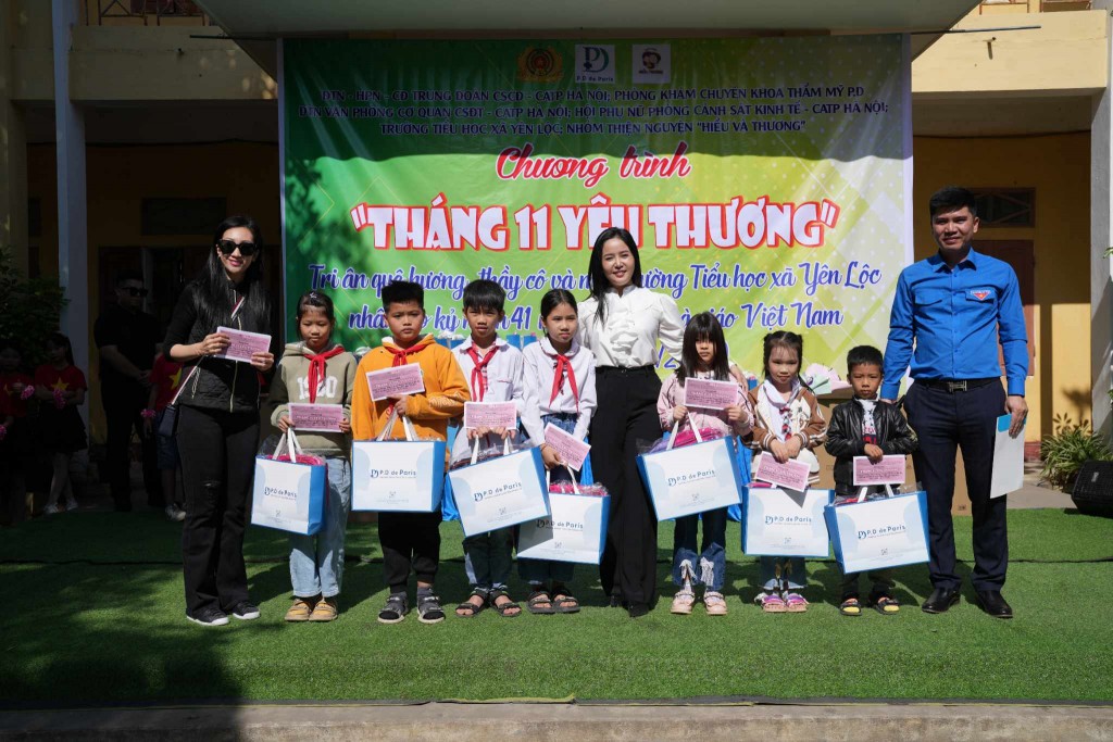 “Tháng 11 yêu thương” - Tri ân các thầy cô giáo