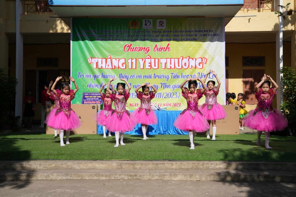 “Tháng 11 yêu thương” - Tri ân các thầy cô giáo