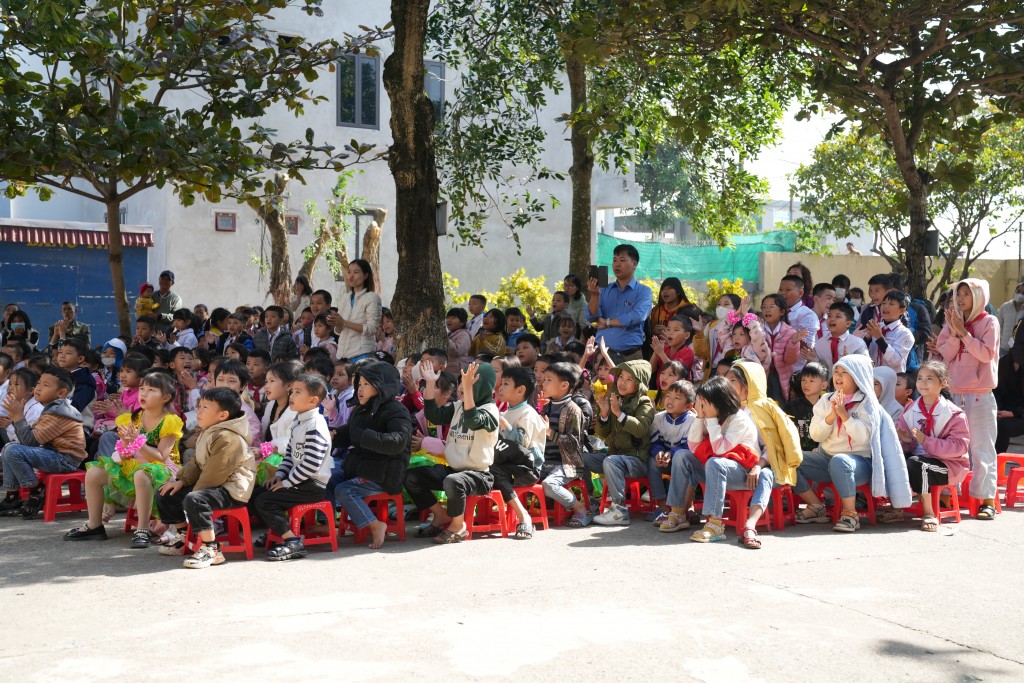 “Tháng 11 yêu thương” - Tri ân các thầy cô giáo