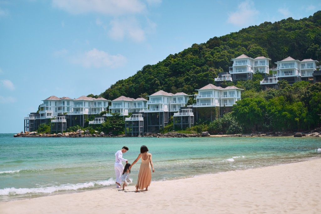 Mùa đẹp nhất trong năm, Phú Quốc là định nghĩa hoàn hảo nhất của “thiên đường biển” với biển xanh, cát trắng, nắng vàng