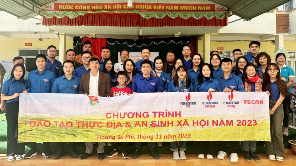Tuổi trẻ dầu khí trao tặng "Áo ấm vùng cao 2023" tại Hà Giang