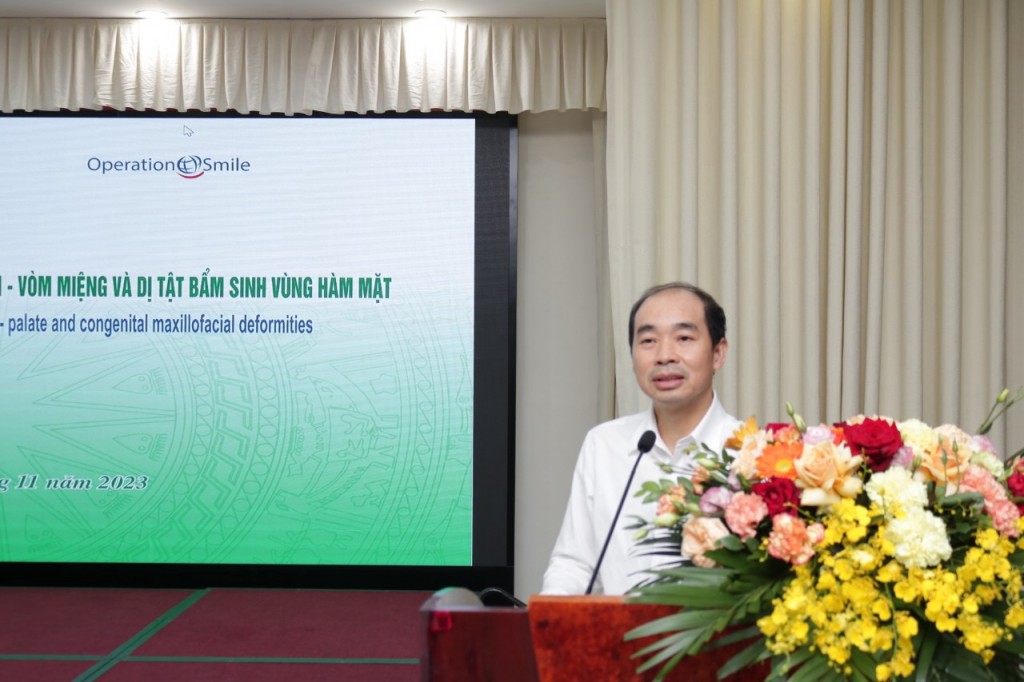 Phó Giám đốc Sở Y tế Hà Nội Nguyễn Đình Hưng phát biểu tại hội thảo.
