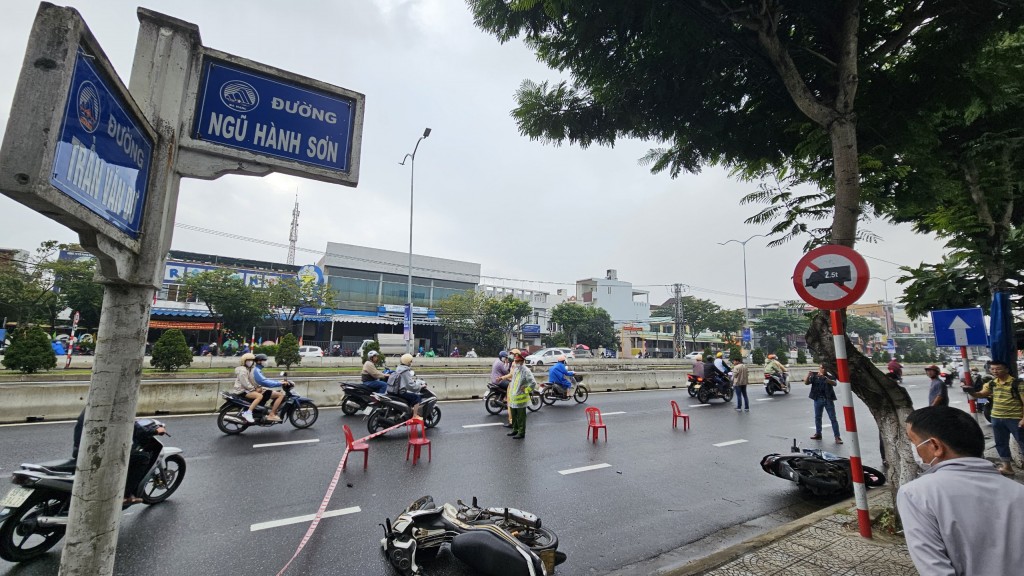 Đà Nẵng: Hai thanh niên cướp ngân hàng, đâm bảo vệ tử vong