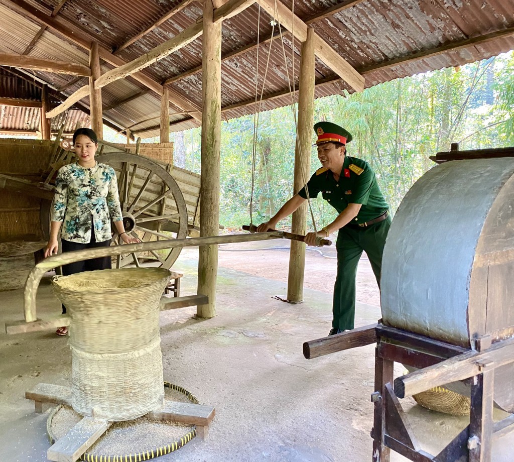 Bộ chỉ huy quân sự tỉnh Bình Dương tổ chức hành trình "Về Địa chỉ Đỏ"