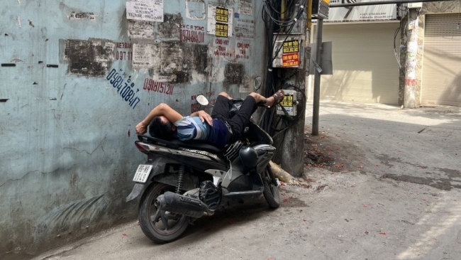 Giữ gìn hình ảnh để không là "tâm điểm chú ý"