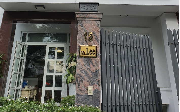 Căn nhà treo biển hiệu “Mr Lee” được sử dụng để hành nghề khám bệnh, chữa bệnh trái phép (ảnh Sở Y tế cung cấp)