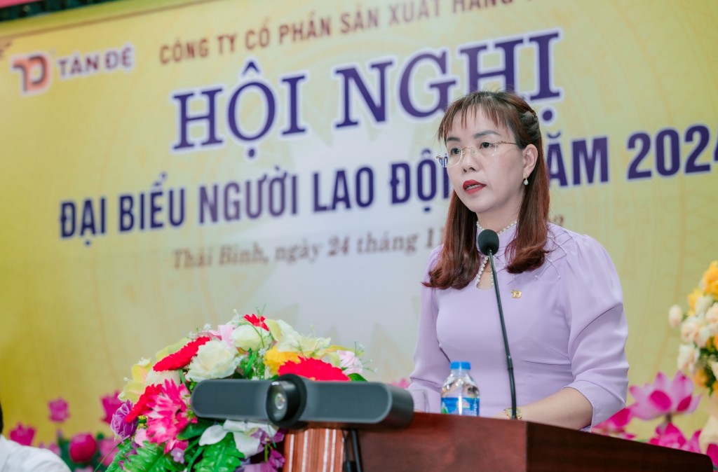 Đại diện người lao động tham luận tại hội nghị