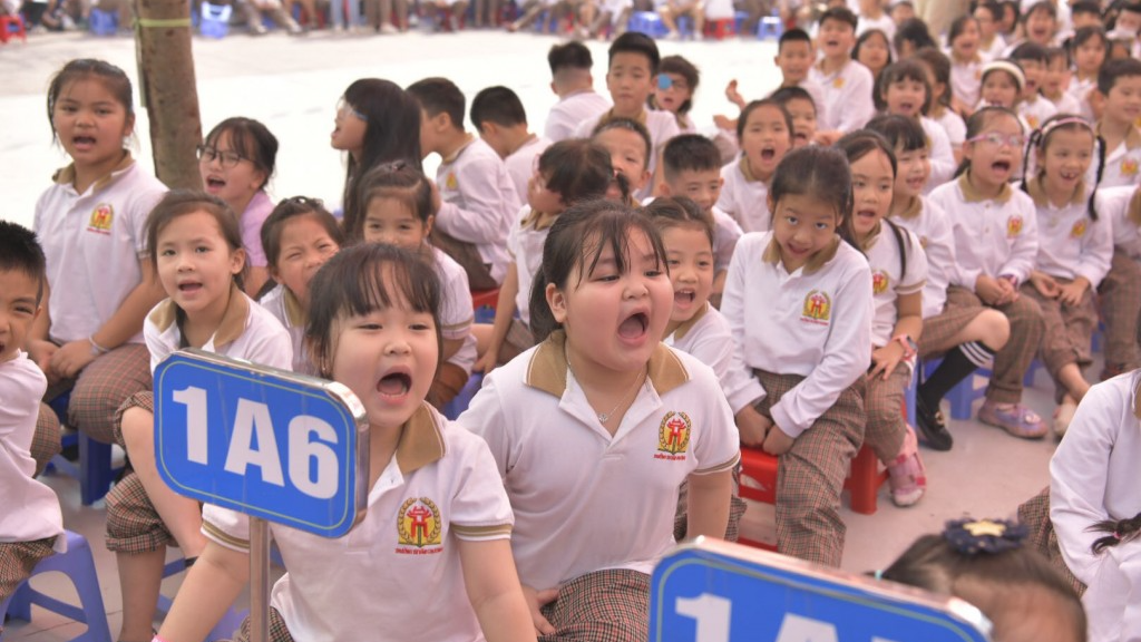 Các em học sinh hào hứng tham gia chương trình 