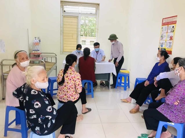 TTYT thị xã Sơn Tây tổ chức khám sàng lọc và tư vấn một số bệnh thường gặp ở người cao tuổi