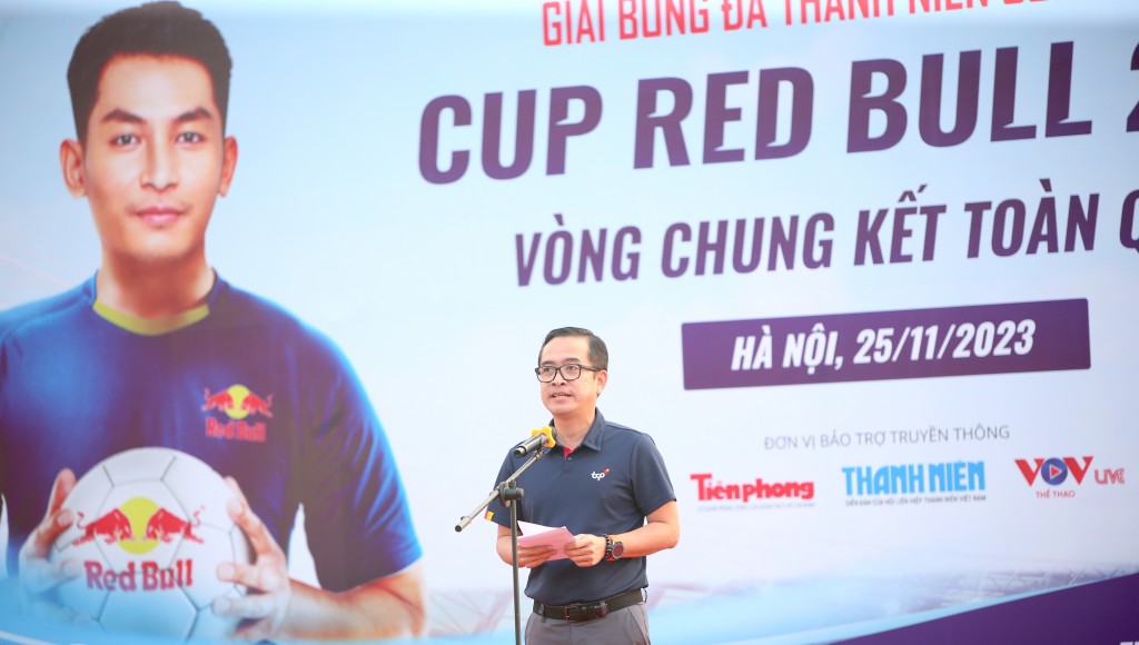 Ông Nguyễn Thanh Huân - TGĐ TCP Việt Nam phát biểu tại Khai mạc VCK Giải Bóng đá Thanh niên Công nhân Red Bull Cup