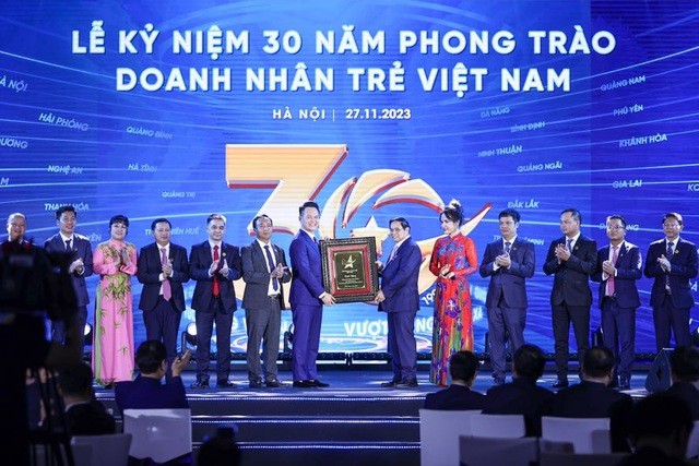 Doanh nhân trẻ Việt Nam: Hành trình 30 năm vượt sóng vươn xa