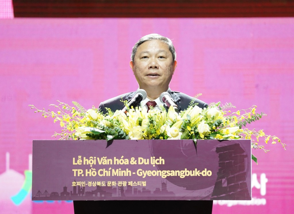 Phó Chủ tịch UBND TP Hồ Chí Minh phát biểu tại lễ khai mạc tối 27/11