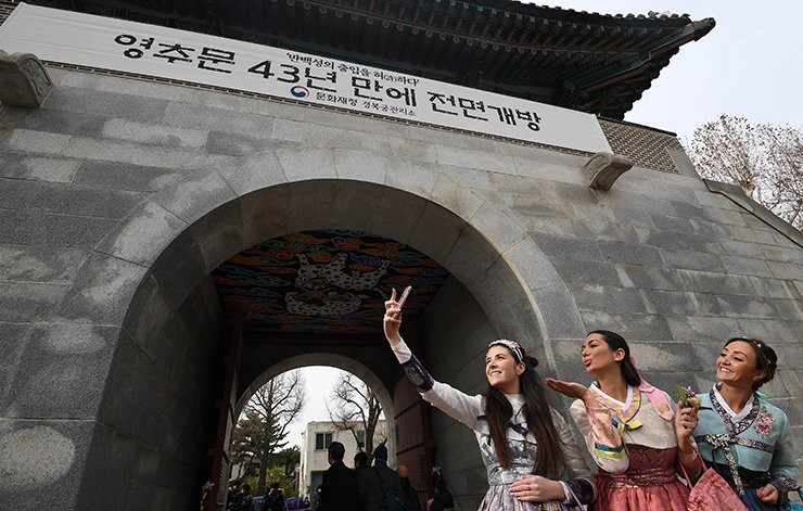 Du khách nước ngoài tại Hàn Quốc (Ảnh: Korea Times)