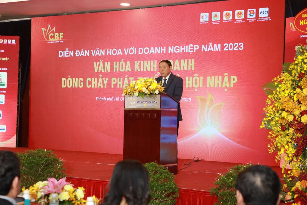 Ông Nguyễn Văn Hùng – Bộ trưởng Bộ Văn hóa, Thể thao và Du lịch – phát biểu khai mạc diễn đàn Văn hóa với doanh nghiệp năm 2023.