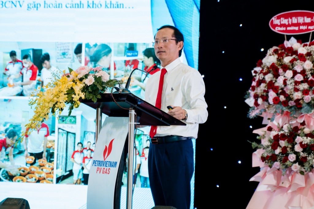 Ông Lê Tất Thắng - Bí thư Đảng uỷ, Giám đốc KVT báo cáo trong hội nghị
