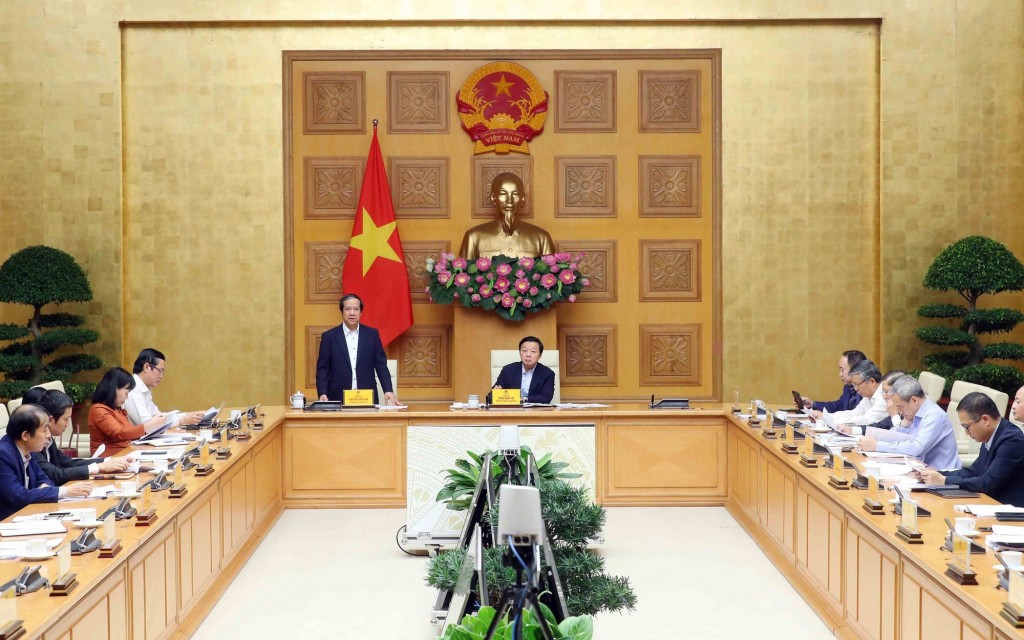 Bộ trưởng Bộ Giáo dục và Đào tạo Nguyễn Kim Sơn trân trọng ghi nhận, tiếp thu các ý kiến tại cuộc họp để tiếp tục hoàn thiện Đề án trình tổng kết 10 năm thực hiện Nghị quyết 29-NQ/TW - Ảnh: VGP/MK