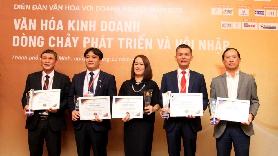 KVT nhận danh hiệu "Doanh nghiệp đạt chuẩn văn hóa kinh doanh"