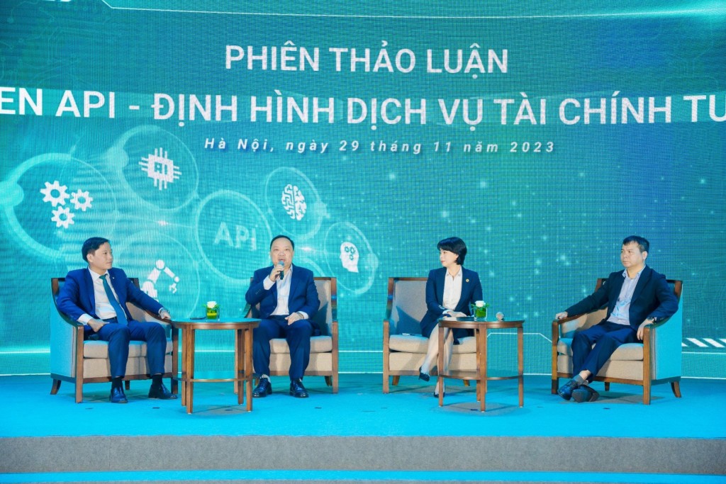 4. Đại diện NHNN, BIDV và Nhà thầu tham gia phiên thảo luận BIDV Open API - Định hình dịch vụ tài chính tương lai