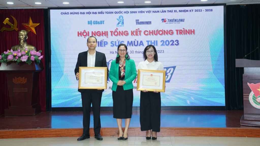 Hội Sinh viên thành phố Hà Nội là một trong những tập thể được nhận Bằng khen của Bộ Giáo dục và Đào tạo