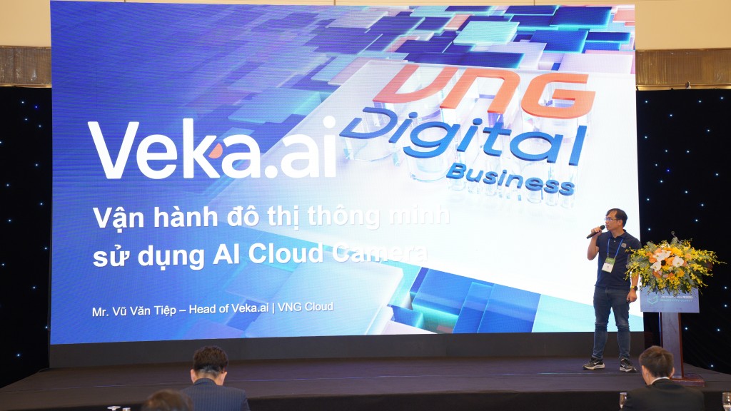 Ông Vũ Văn Tiệp - Giám đốc sản phẩm Veka.ai, VNG Digital Business chia sẻ tại sự kiện