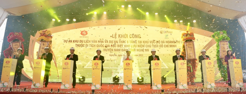 Ảnh 7: Vừa qua, UBND tỉnh Nghệ An và T&T Group đã khởi công hai dự án thuộc Quy hoạch bảo tồn, tôn tạo, phát huy giá trị Khu lưu niệm Chủ tịch Hồ Chí Minh tại Nam Đàn, Nghệ An.