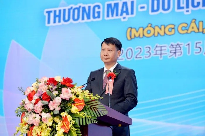 Ông Hồ Quang Huy Chủ tịch UBND TP Móng Cái phát biểu tại Lễ khai mạc