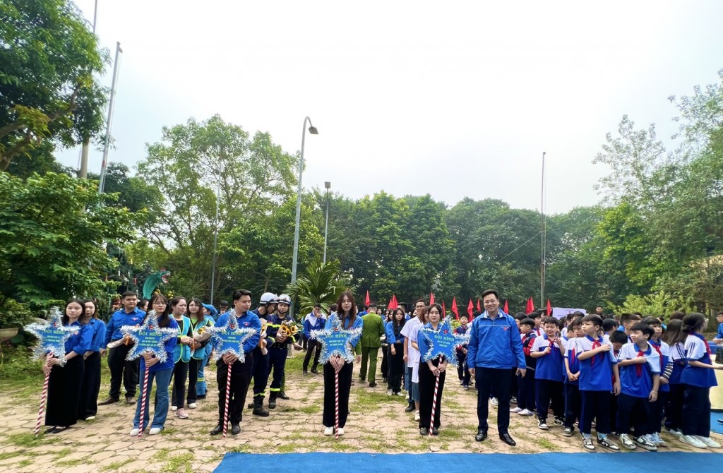 Chung tay hành động vì môi trường và văn minh đô thị Chung tay hành động vì môi trường và văn minh đô thị