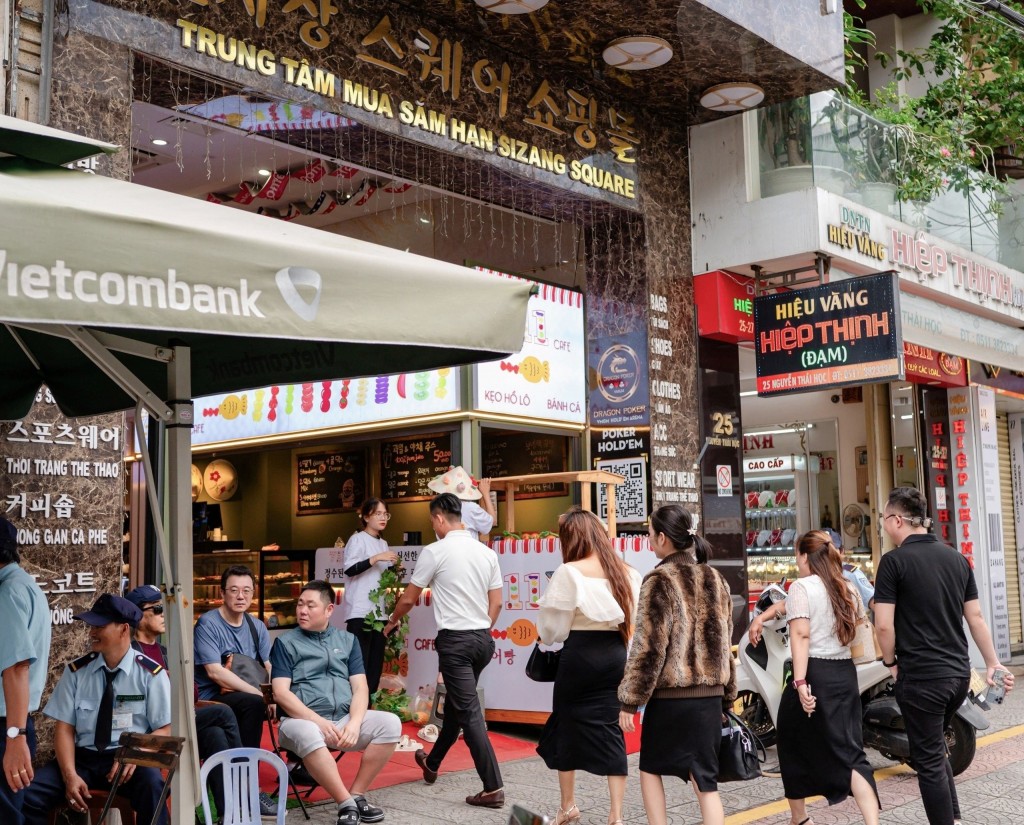 Cổng chính Han Square trên đường Nguyễn Thái Học