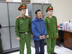 Hà Tĩnh: Khởi tố cựu cán bộ xã lạm quyền