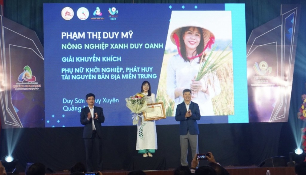 UBND tỉnh Quảng Nam vinh danh các dự án khởi nghiệp đoạt giải cao tại các cuộc thi khởi nghiệp cấp vùng, quốc gia (Ảnh quangnam.gov)