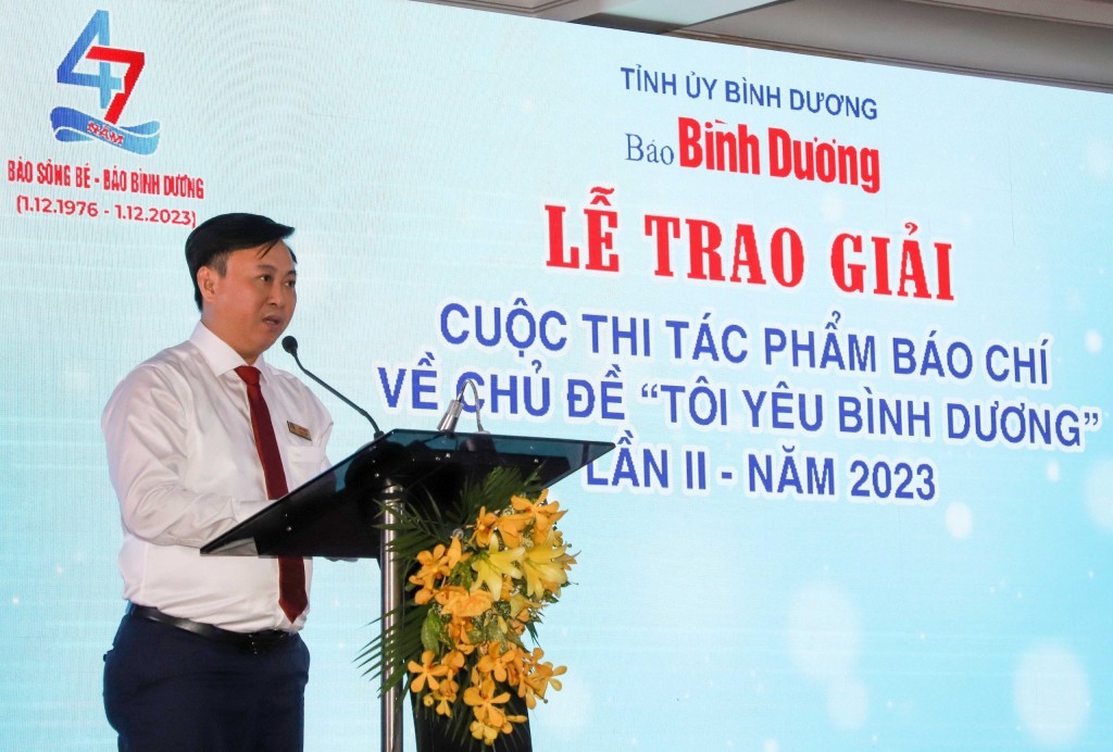Ông Lê Minh Tùng, Bí thư Đảng ủy, Tổng Biên tập Báo Bình Dương phát biểu tại buổi lễ