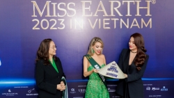 Thí sinh Miss Earth 2023 hào hứng khi đội nón lá