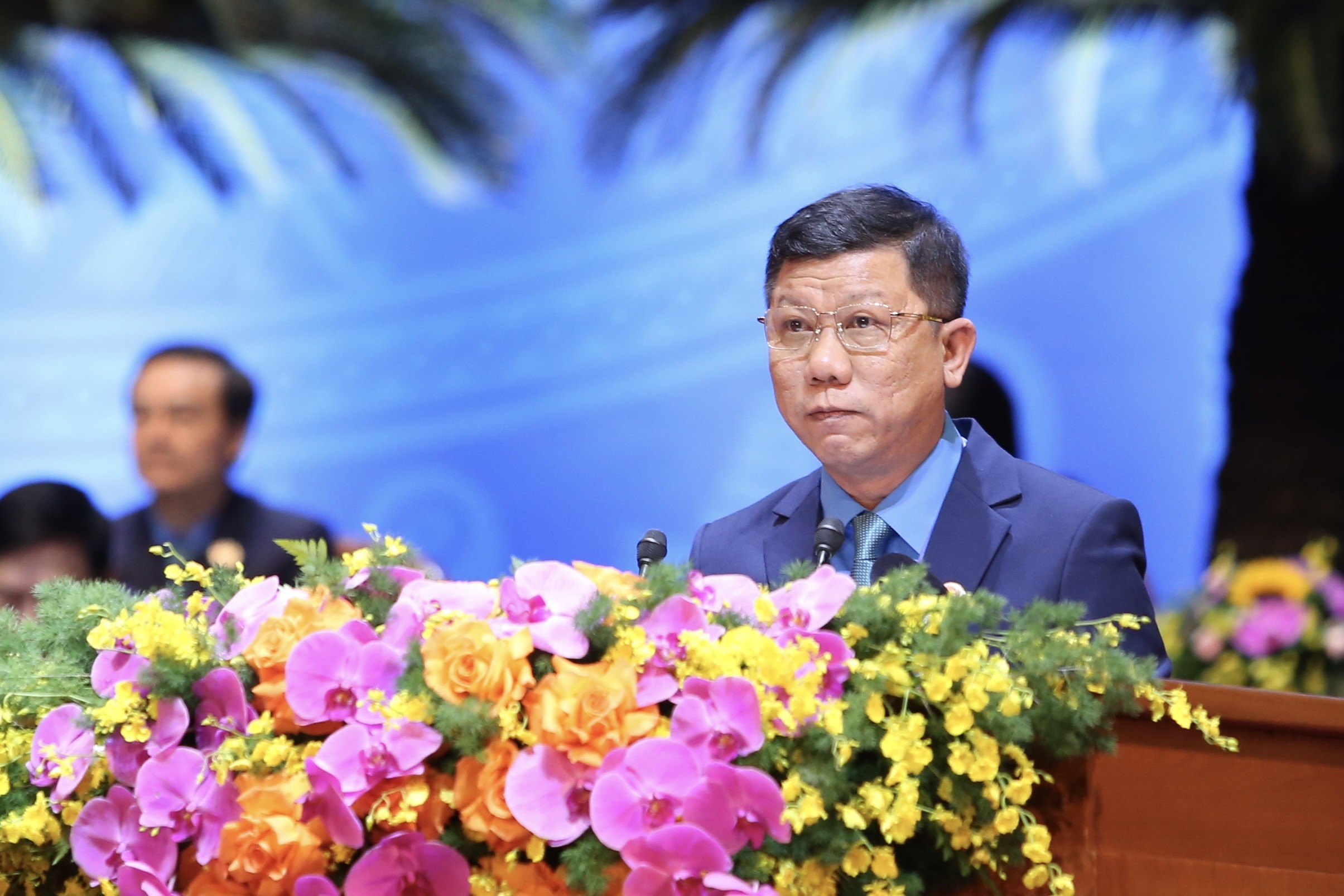 Ông Trần Đoàn Trung - Phó Chủ tịch Thường trực LĐLĐ TP Hồ Chí Minh tham luận tại đại hội