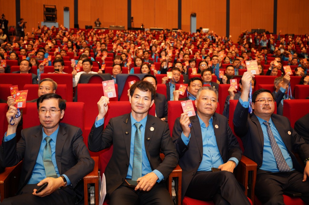 Các đại biểu ham dự Đại hội XIII Công đoàn