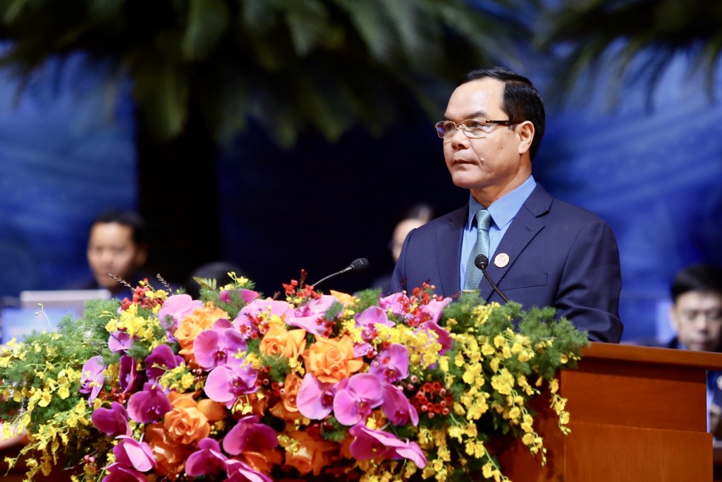 Chủ tịch Tổng Liên đoàn Lao động Việt Nam Nguyễnc Đình Khang