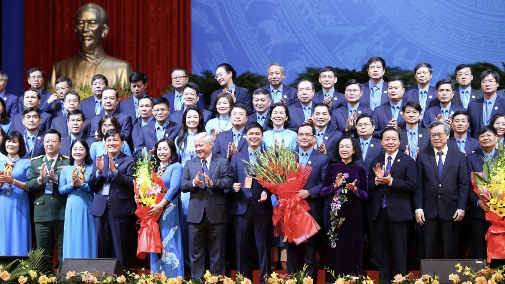 Đồng chí Nguyễn Đình Khang tái cử Chủ tịch Tổng Liên đoàn Lao động