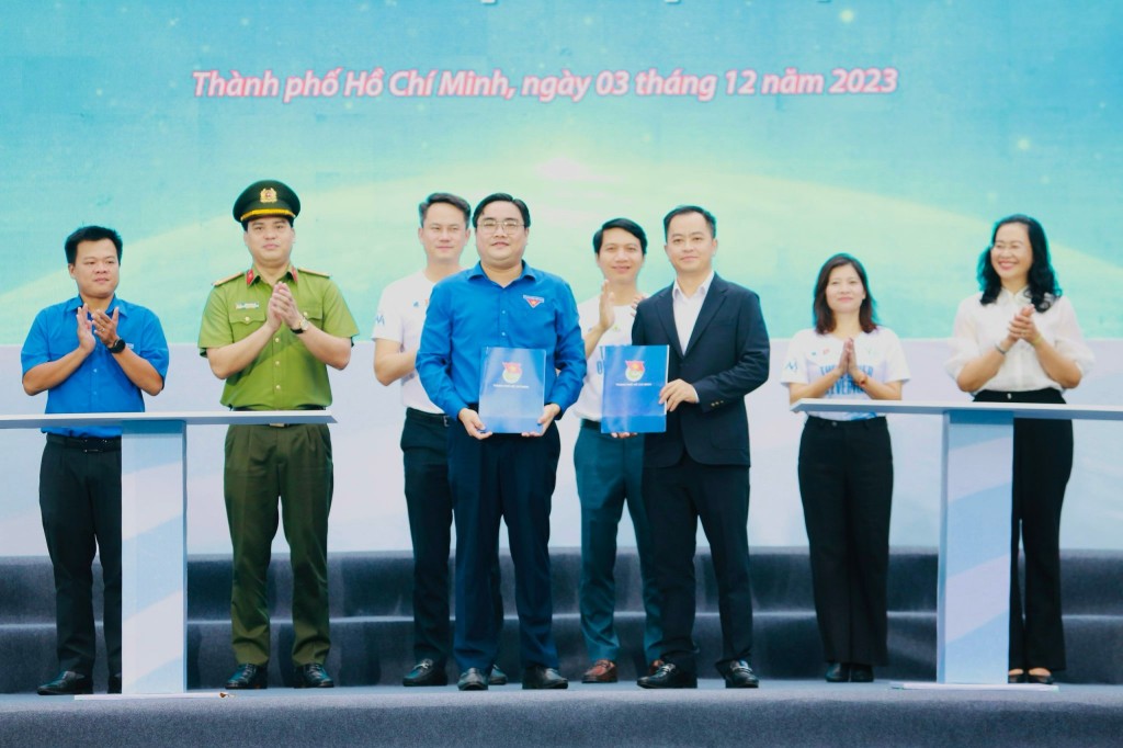 Nghi thức ký kết phối hợp tổ chức các hoạt động tình nguyện giữa Thành đoàn TP Hồ Chí Minh với các đơn vị trong năm 2024
