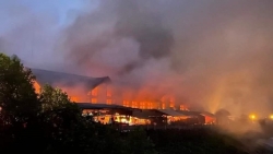 Cháy lớn tại chợ Khe Tre, nhiều gian hàng bị thiêu rụi