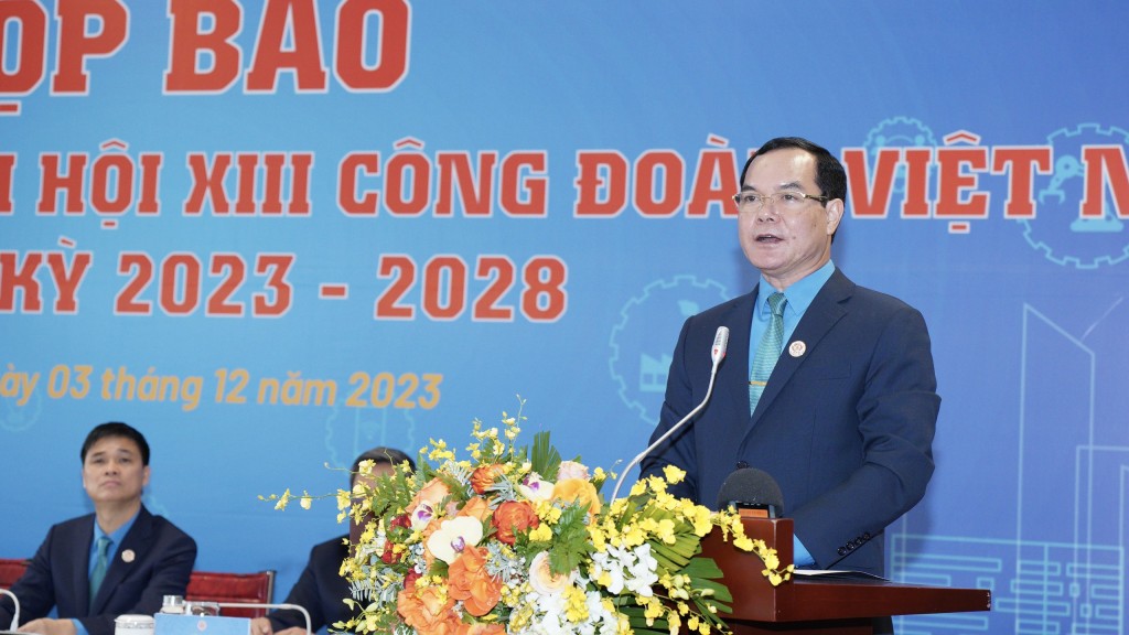 Chủ tịch Tổng Liên đoàn Lao động Việt Nam Nguyễn Đình Khang 